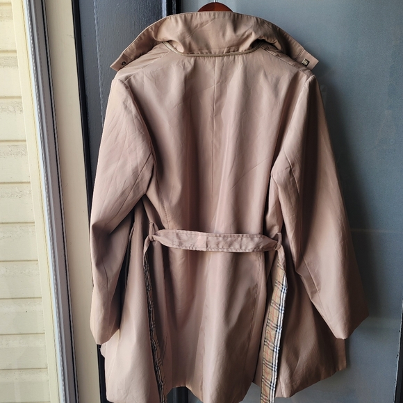 Tan Burberry VTG Women's Trench Coat  Size M Zip Buttons Tan Long Sleeve No Hood - Picture 9 of 16